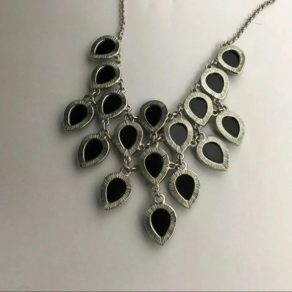 Black Teardrop Cluster Statement Necklace - Picture 4 of 5
